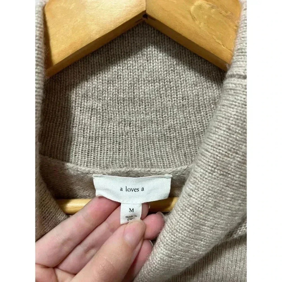 A Loves A Turtleneck Beige Wool Cashmere Blend Long Sweater Medium Long Sleeves - Picture 3 of 8